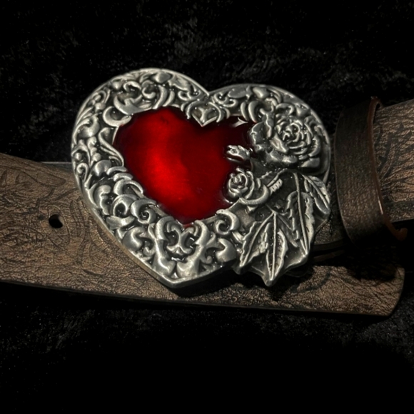 New red heart with feathers love belt buckle fits 1.5" belt - Picture 1 of 8